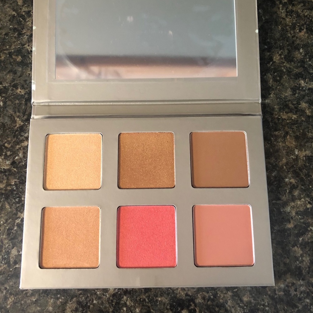 Iconic London blaze chaser face palette